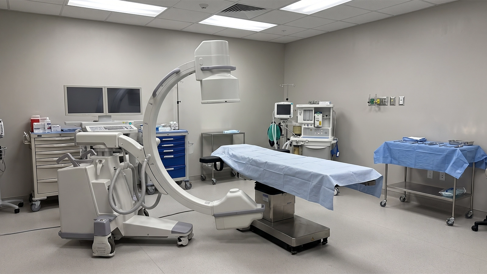 Mobile C-arm in a Florida surgery center procedure room