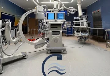 Modern hybrid operating room equipped with a high-performance GE OEC C-Arm system for critical procedures.